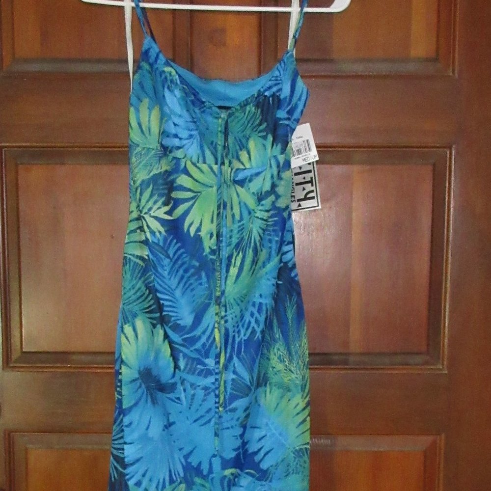 NWT New Medium CITY TRIANGLES Lined Dress